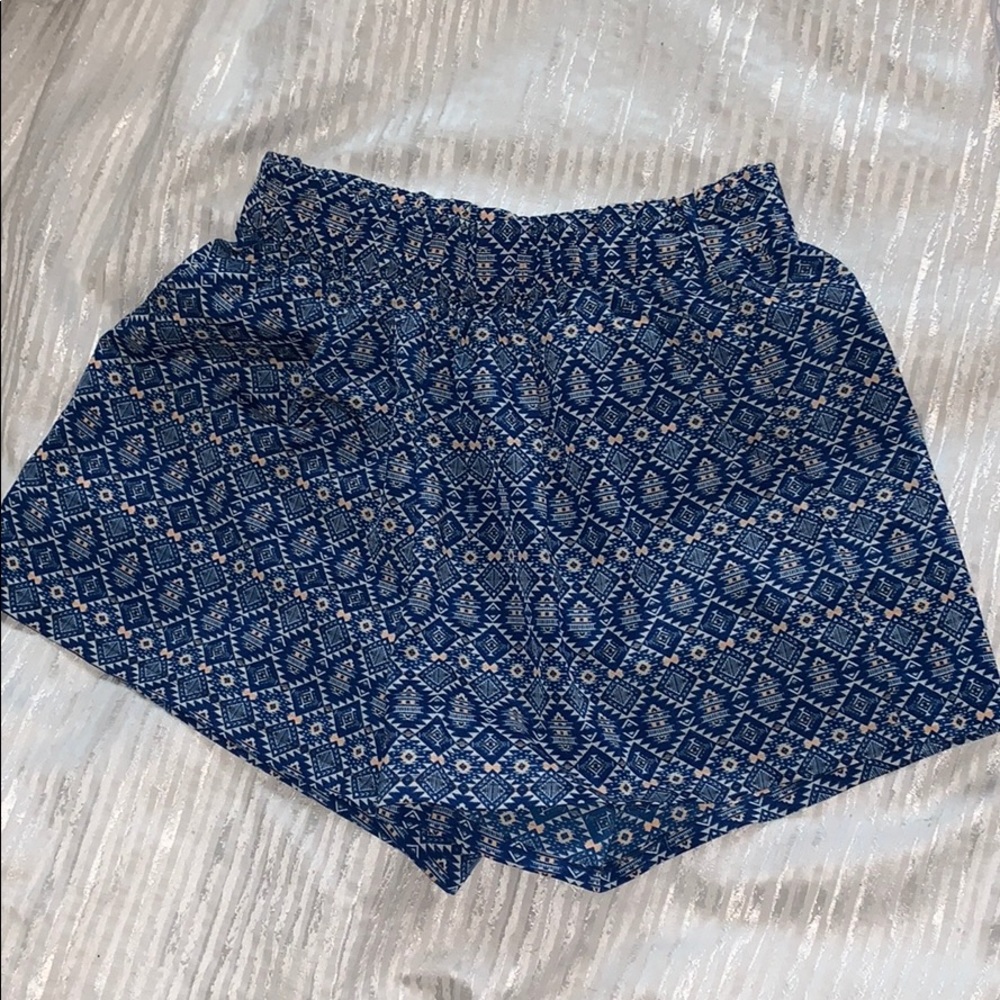Blue pattern flowy shorts